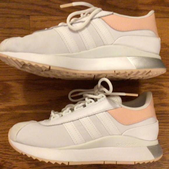 Adidas women’s sneakers - Picture 4 of 6